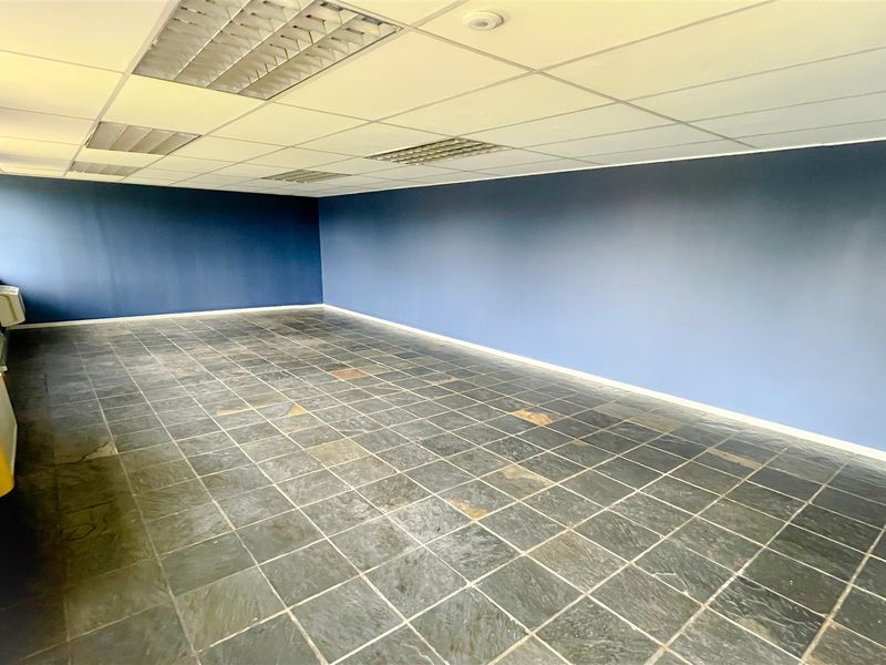 Office space to let in Houghton Estate - Photo 8