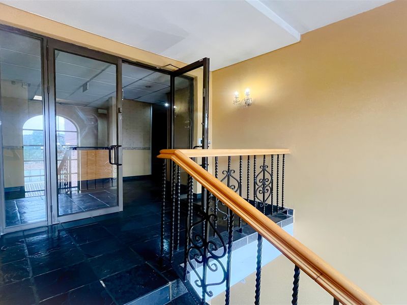 Office space to let in Houghton Estate - Photo 2