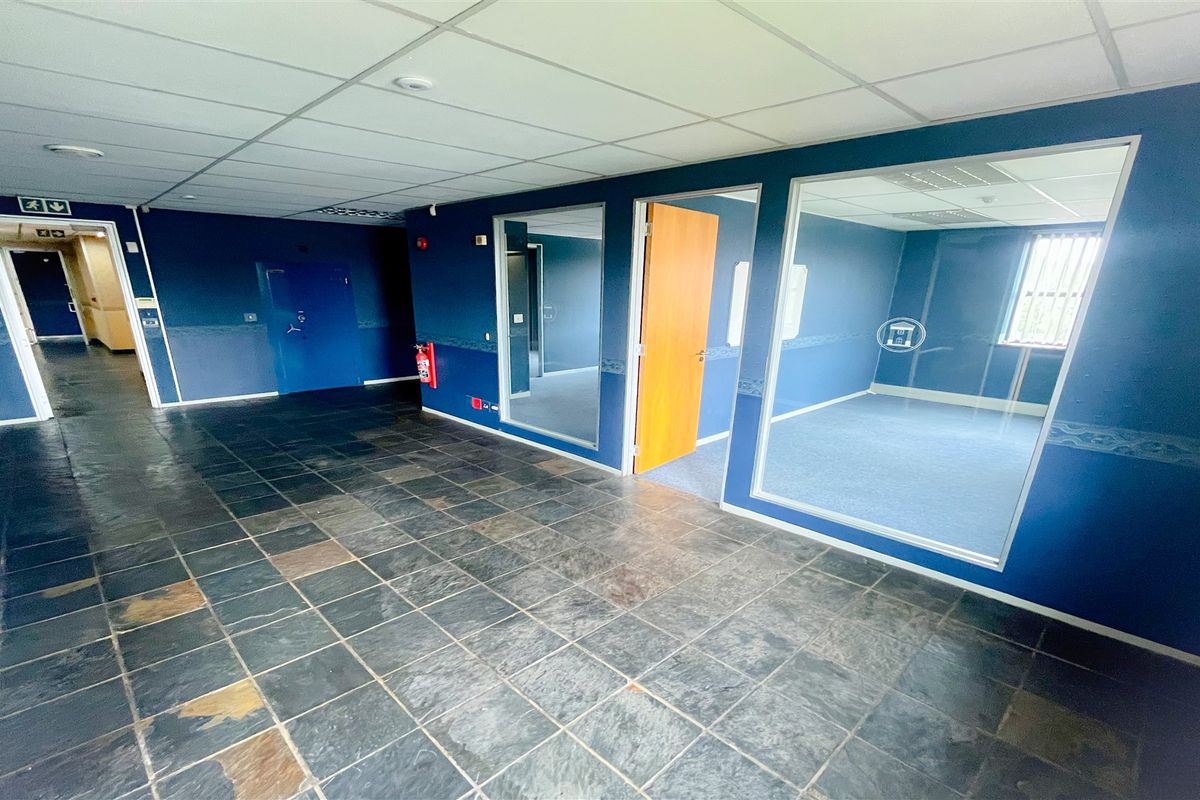 Office space to let in Houghton Estate - Photo 4