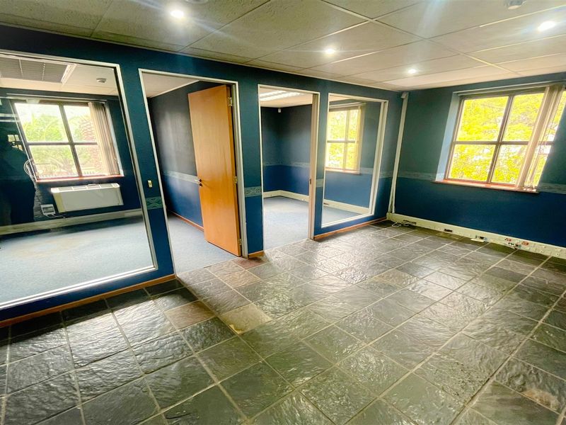 Office space to let in Houghton Estate - Photo 5