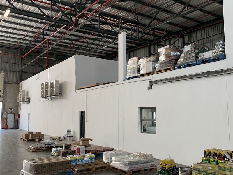 Warehouse to let in Pomona - Photo 5