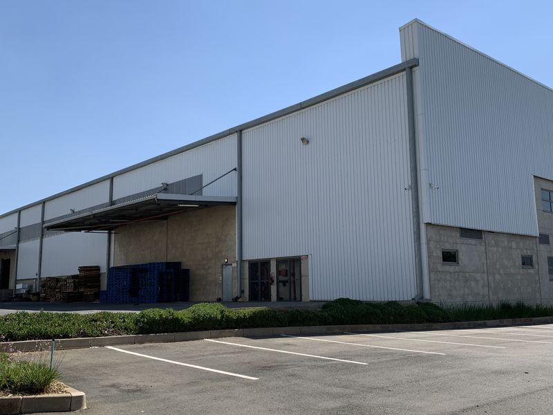Warehouse to let in Pomona - Photo 2