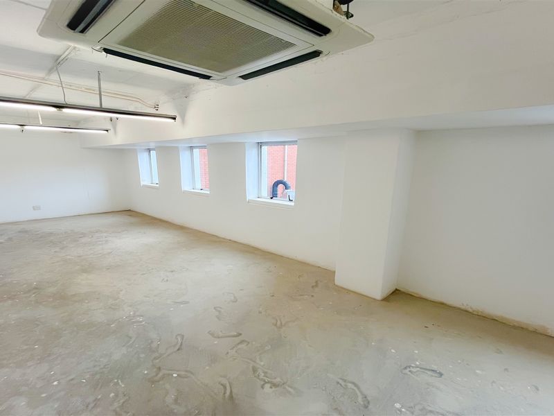 Office space to let in Parktown North/Rosebank - Photo 8