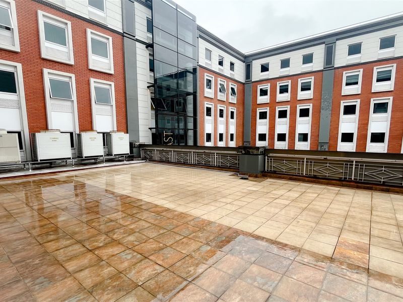 Office space to let in Parktown North/Rosebank - Photo 4