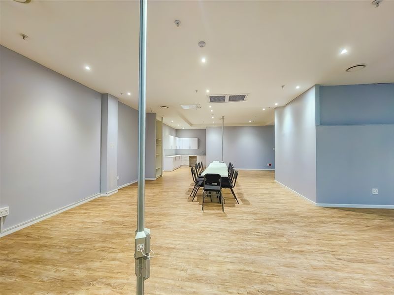 Modern Open Plan Office to Let in Dainfern Square - Photo 9