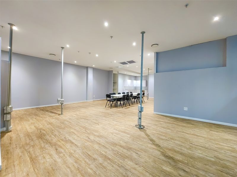 Modern Open Plan Office to Let in Dainfern Square - Photo 8