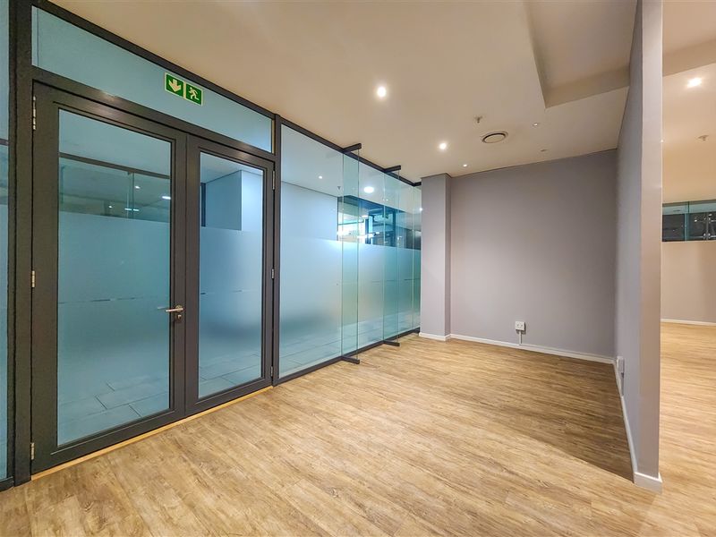 Modern Open Plan Office to Let in Dainfern Square - Photo 3
