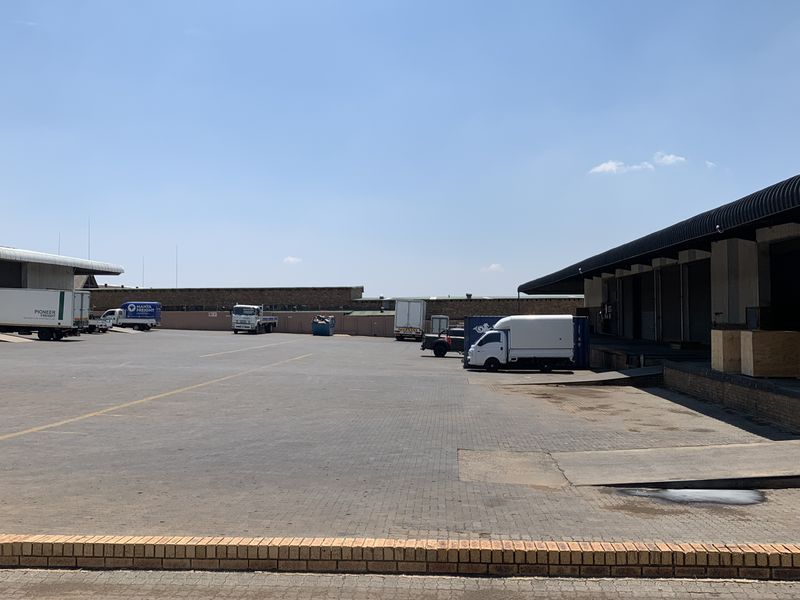 Warehouse to let in Pomona - Photo 10