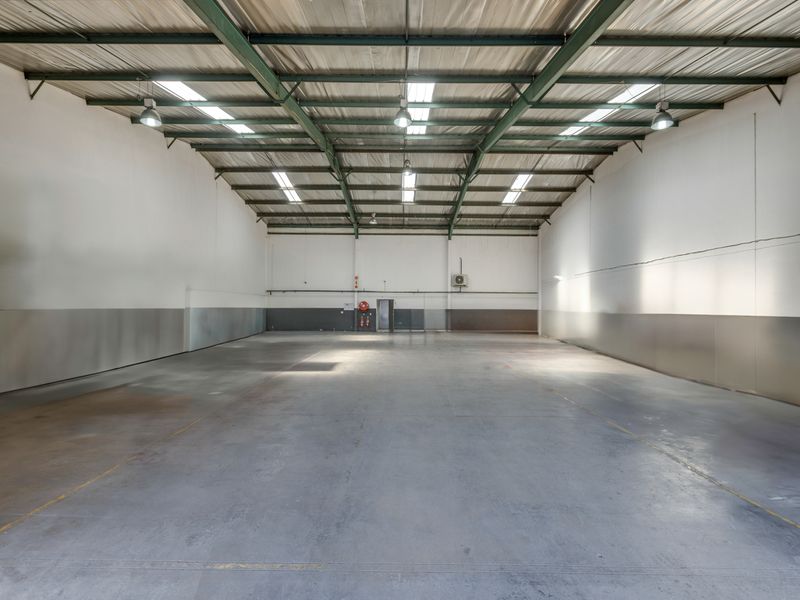 Warehouse to let in Pomona - Photo 4