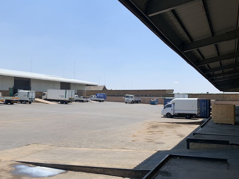 Warehouse to let in Pomona - Photo 7