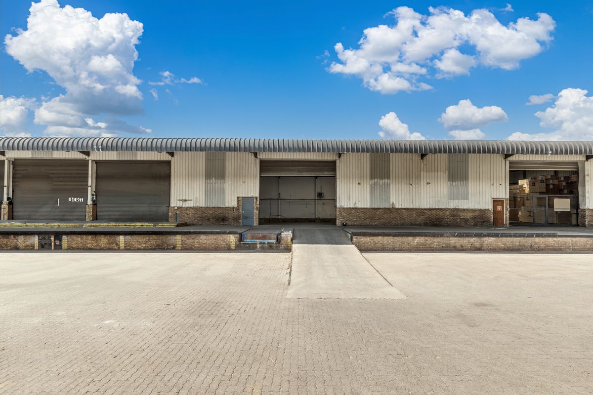 Warehouse to let in Pomona - Photo 5