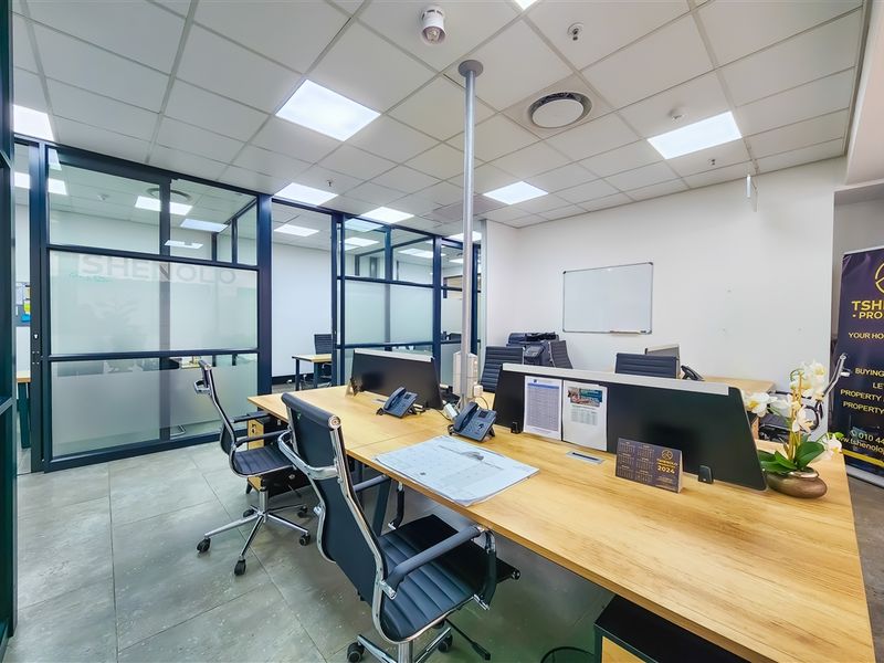 Modern Open Plan Office to Let in Dainfern Square - Photo 6