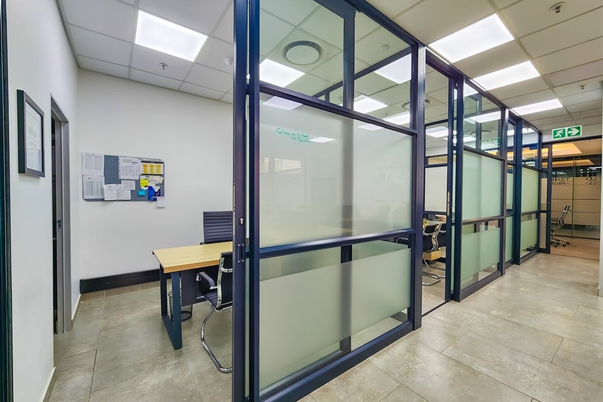 Modern Open Plan Office to Let in Dainfern Square - Photo 5