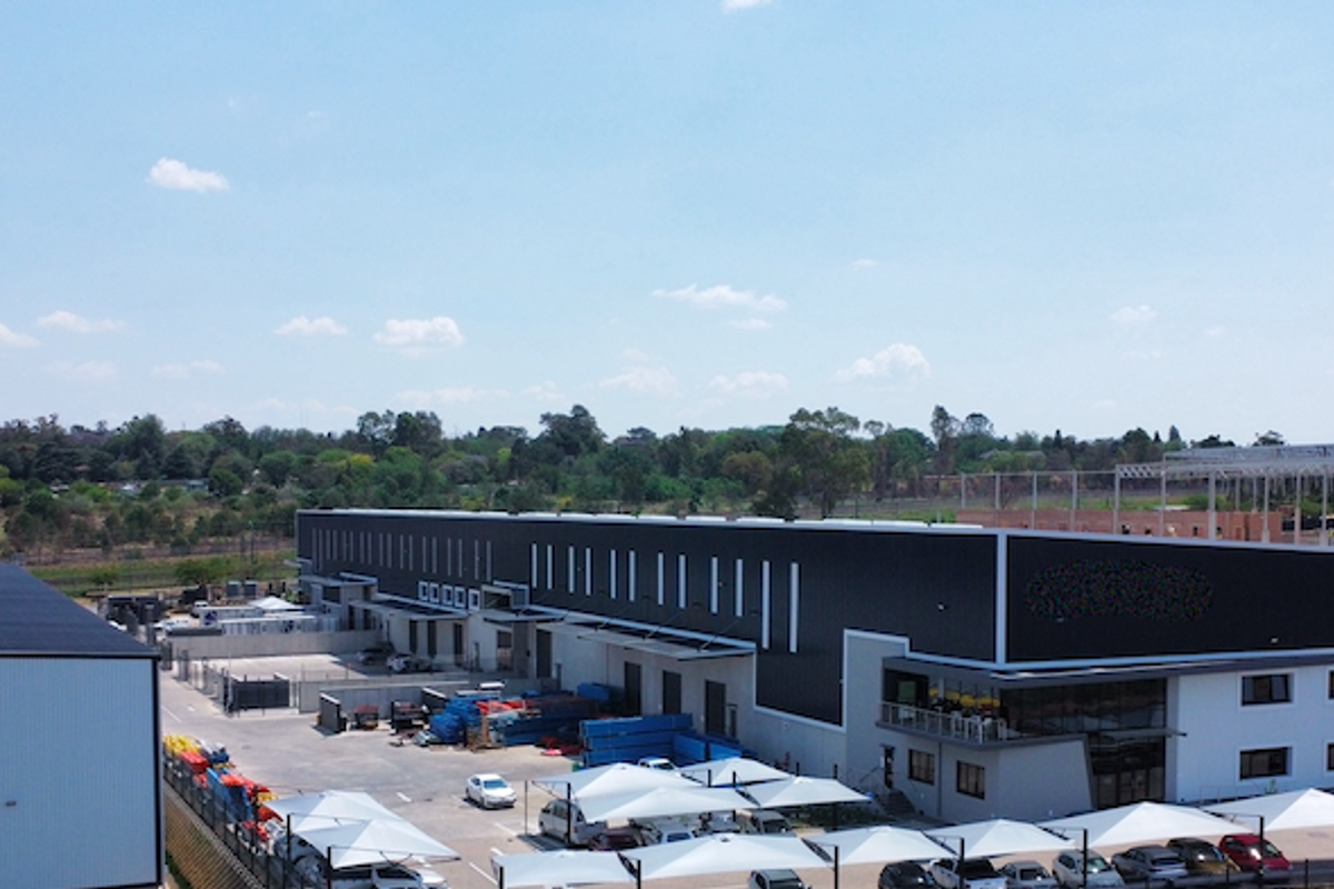 Warehouse to let in Longlake - Photo 2