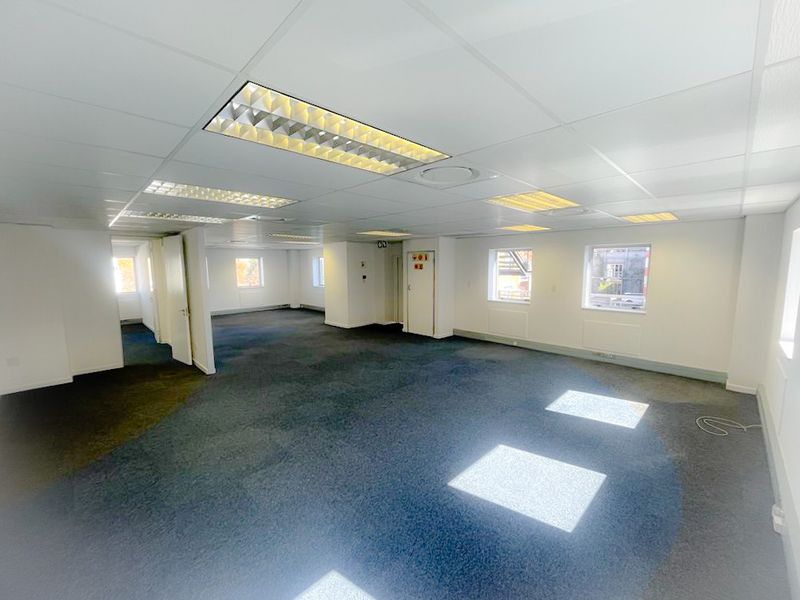 Office space to let in Parktown North/Rosebank - Photo 7