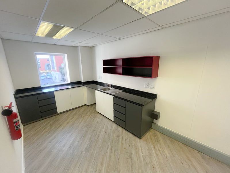 Office space to let in Parktown North/Rosebank - Photo 4