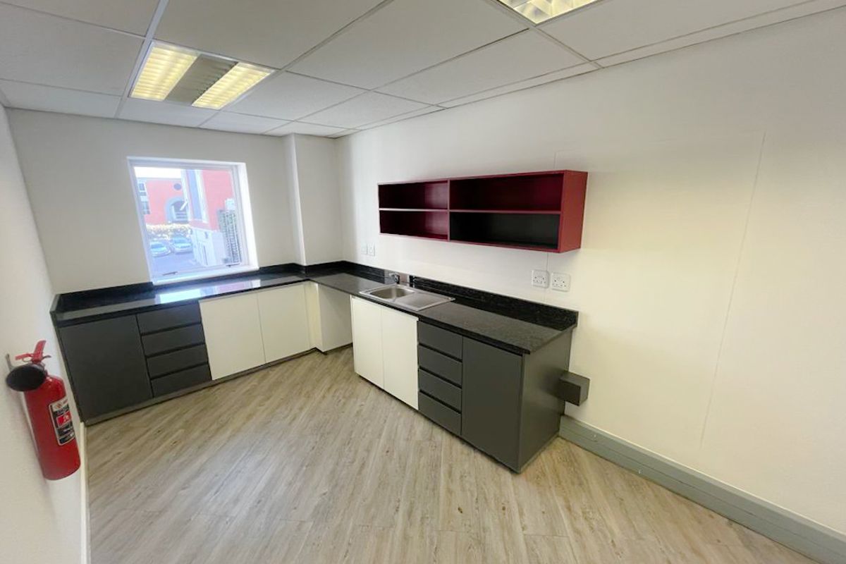 Office space to let in Parktown North/Rosebank - Photo 4