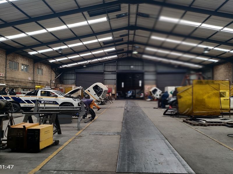2728m2  Warehouse  - TO LEASE or for SALE - Photo 9