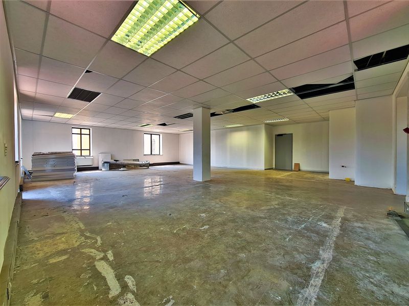 154m2 Open Plan Office to Let in The Pivot - Photo 10
