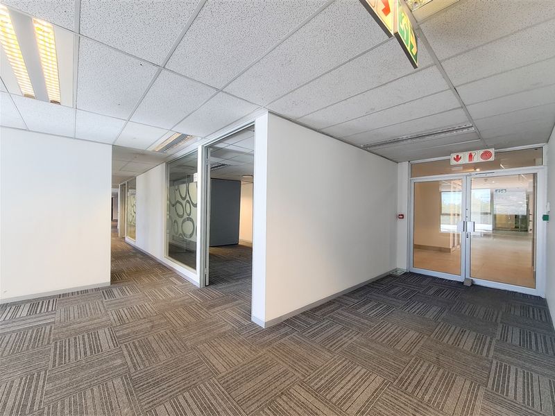 595m2 Modern Office to Let in Constantia Office Park - Photo 7