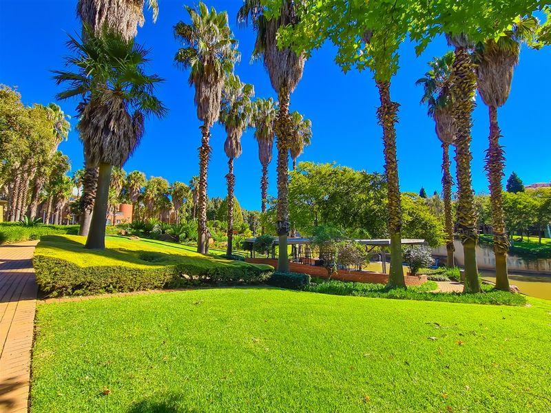 595m2 Modern Office to Let in Constantia Office Park - Photo 5