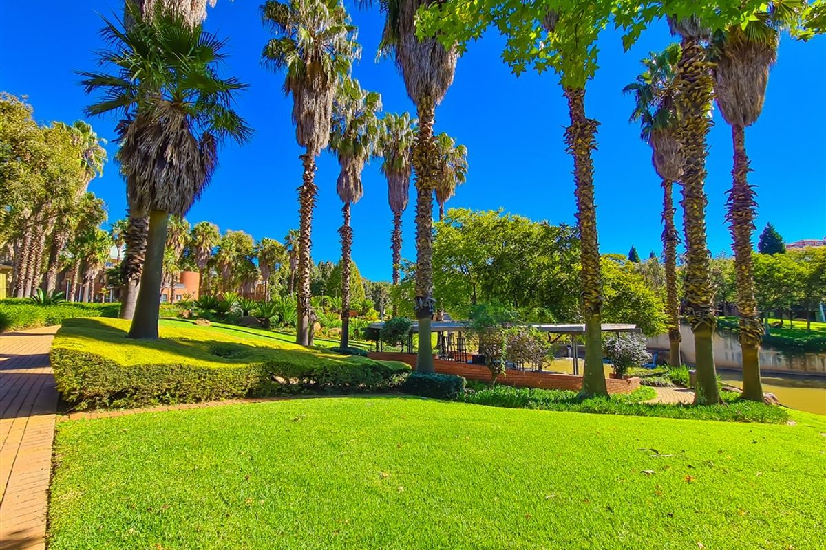 595m2 Modern Office to Let in Constantia Office Park - Photo 5
