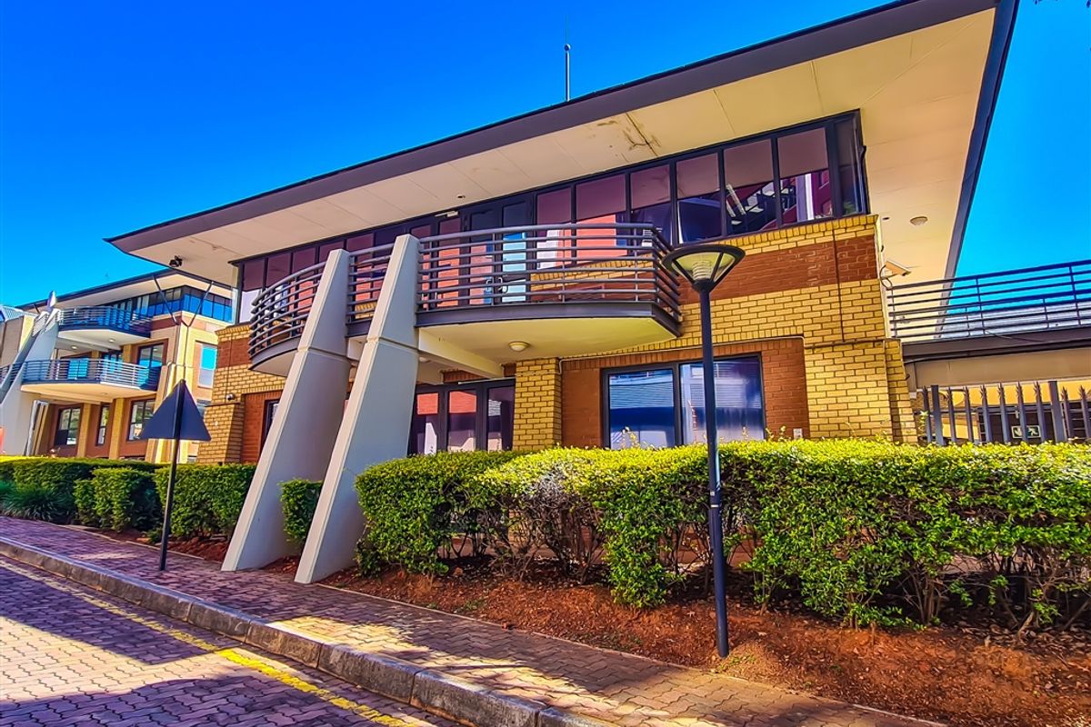 595m2 Modern Office to Let in Constantia Office Park - Photo 4