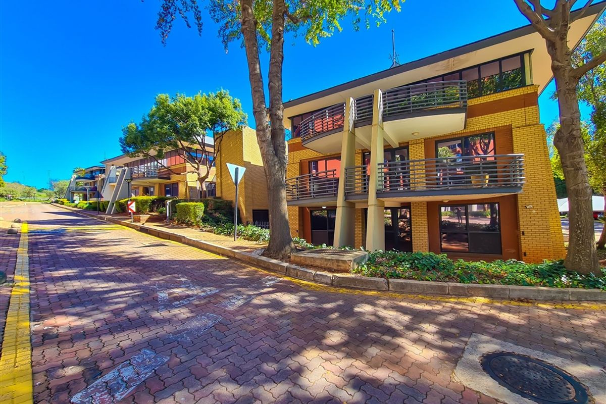 595m2 Modern Office to Let in Constantia Office Park - Photo 2