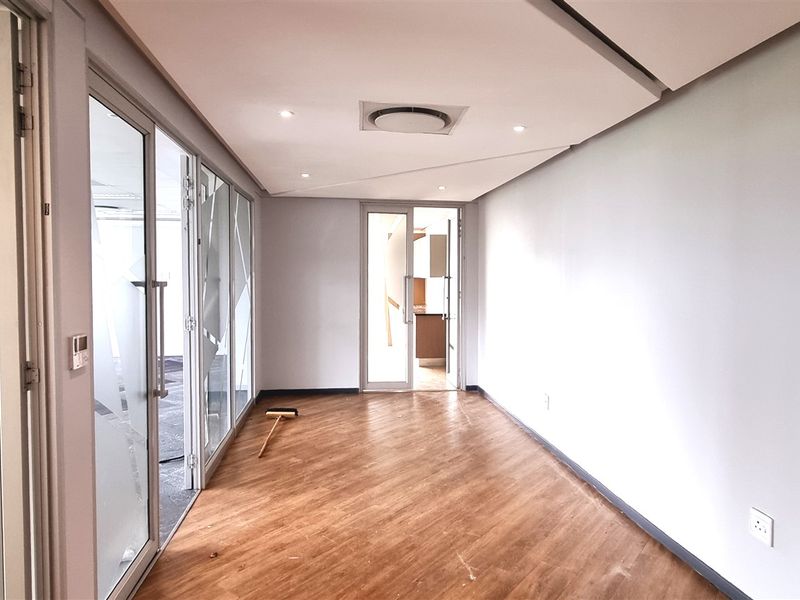 Office space to let in Bally Oaks Office Park - Photo 4