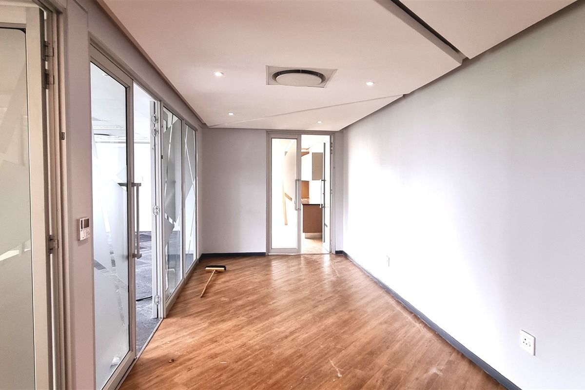 Office space to let in Bally Oaks Office Park - Photo 4