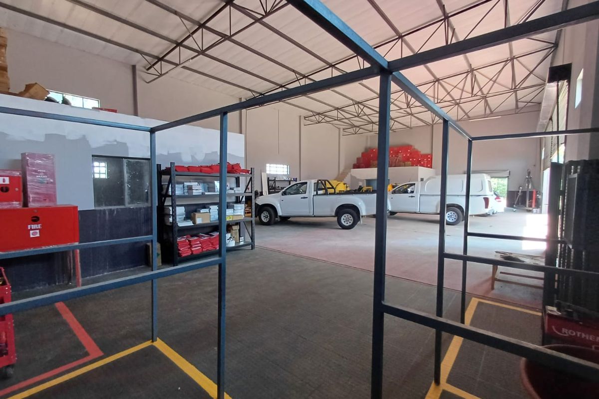 Warehouse for Sale in Louis Trichardt - Photo 2
