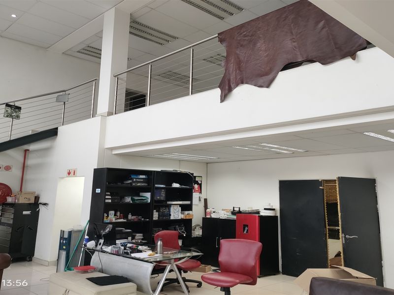 531m2  Warehouse  - TO LEASE OR FOR SALE R7 830 000.00 plus vat - Photo 4