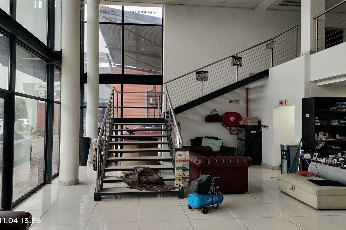 531m2  Warehouse  - TO LEASE OR FOR SALE R7 830 000.00 plus vat - Photo 3