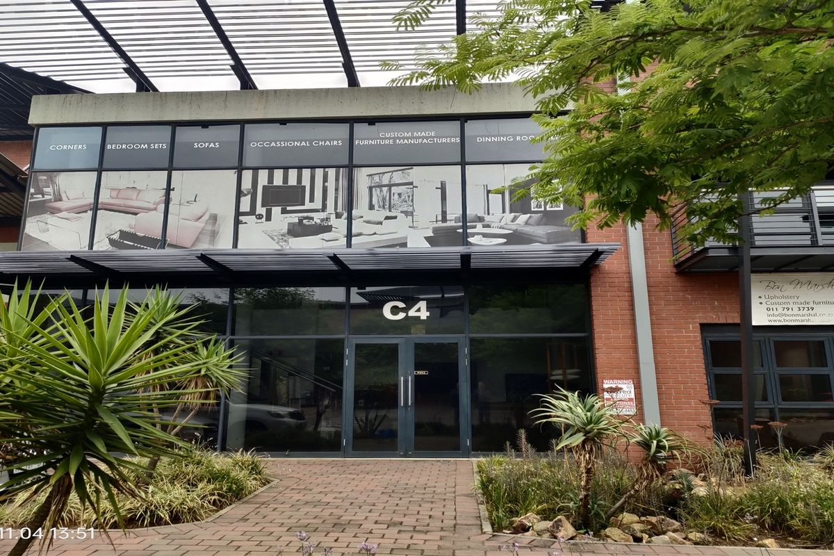 531m2  Warehouse  - TO LEASE OR FOR SALE R7 830 000.00 plus vat - Photo 2