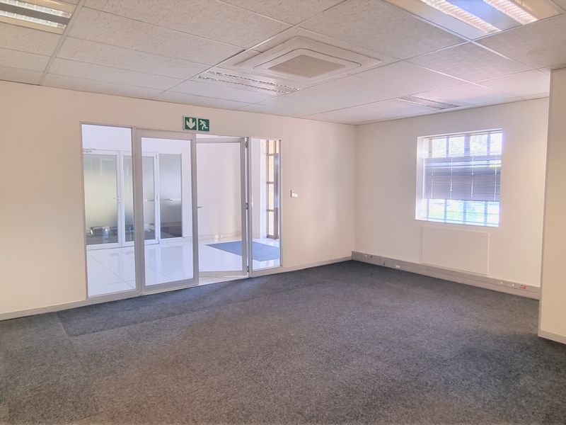 Ground floor space to let in Eton Office Park - Photo 3