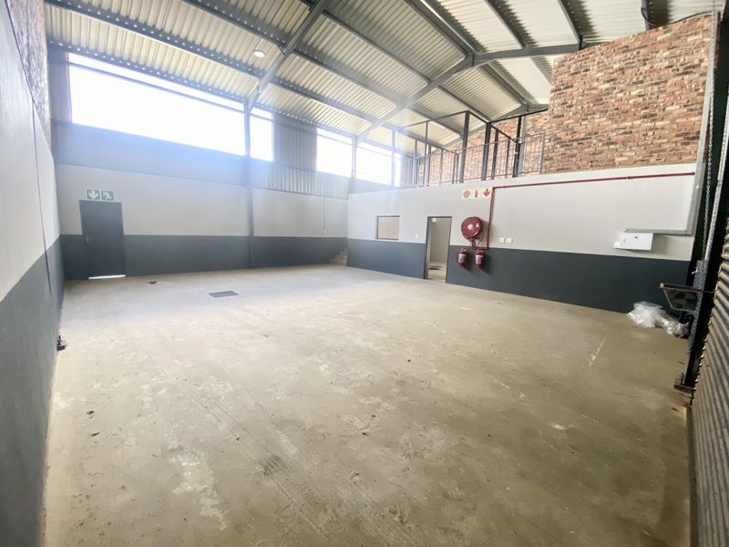 Prime 225 m2 Industrial Space in Halfway House, Midrand - Photo 3