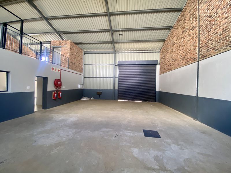 Prime 225 m2 Industrial Space in Halfway House, Midrand - Photo 2