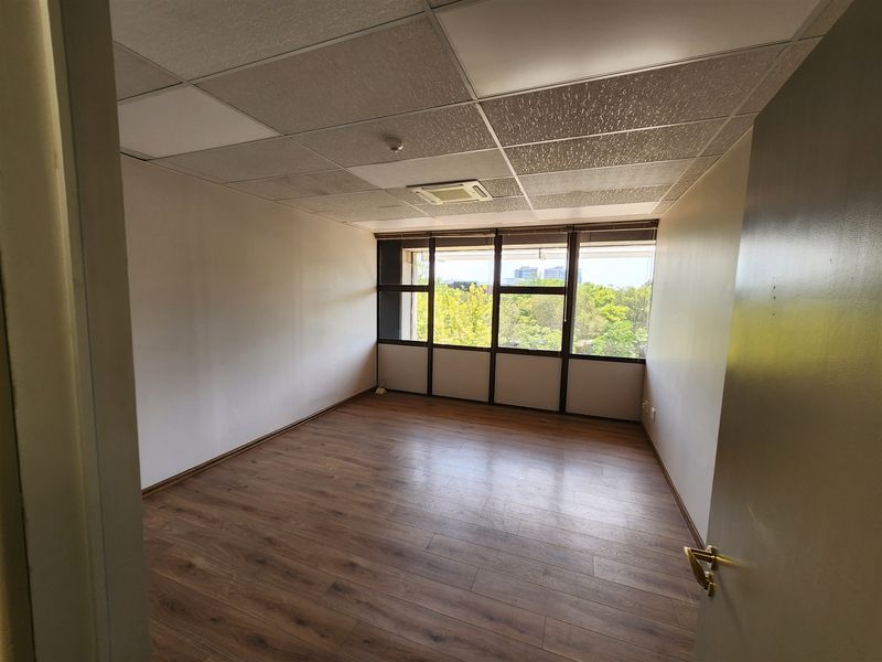 Offices to let in Sandton - Photo 9