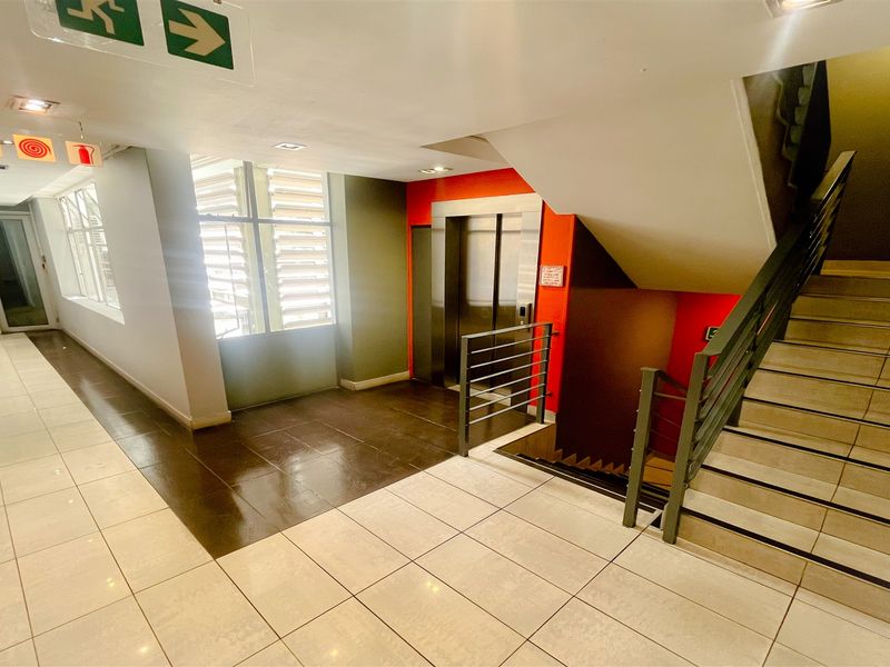 Office space to let in Parktown North - Photo 8