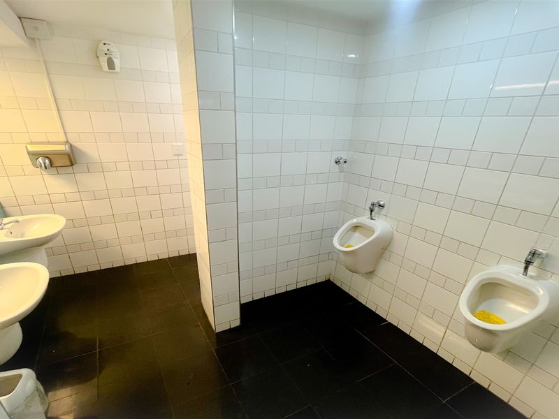 Office space to let in Parktown North - Photo 9