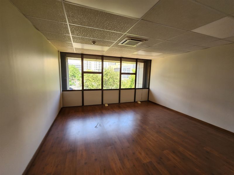 Offices to let in Sandton - Photo 9