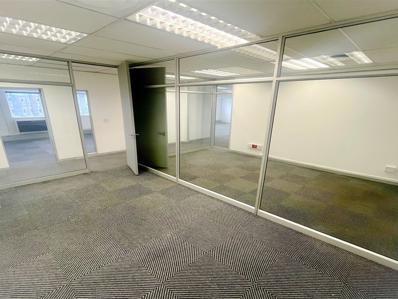 Office space to let in Parktown North/Rosebank - Photo 3