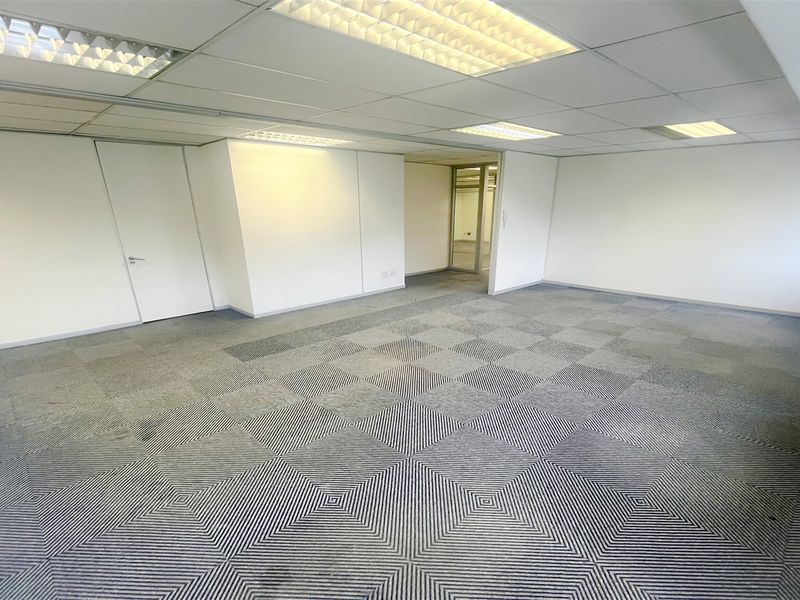 Office space to let in Parktown North/Rosebank - Photo 4