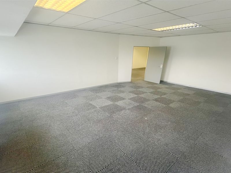 Office space to let in Parktown North/Rosebank - Photo 5