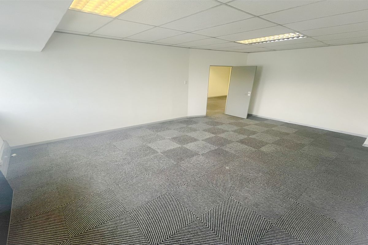 Office space to let in Parktown North/Rosebank - Photo 5