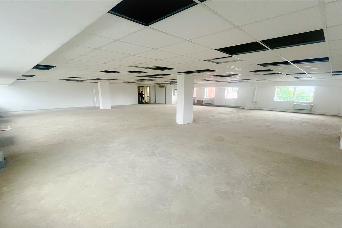 Office space to let in Parktown North/Rosebank - Photo 3