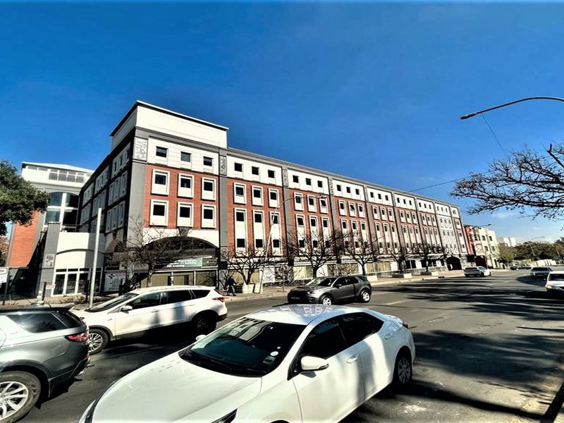 Office space to let in Parktown North/Rosebank - Photo 10