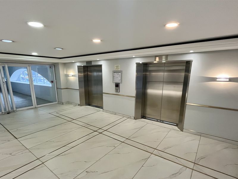 Office space to let in Parktown North/Rosebank - Photo 7