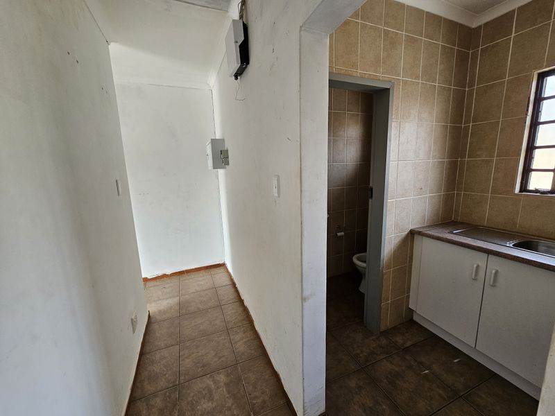 TO LET - Small office /showroom - Photo 5