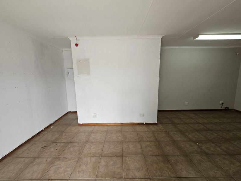 TO LET - Small office /showroom - Photo 3